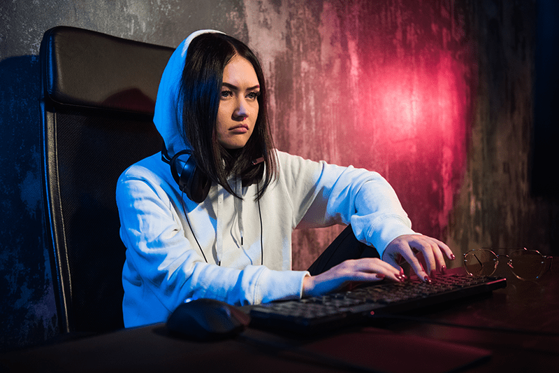 woman-hacker